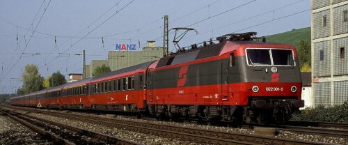 OBB_1120_BR_120_Eurofima_rot_schwarz_2_Bahngarfield_Christian-a.jpg