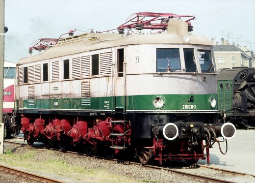 DR 218 BR 118 E 18 beige grüm DR Deutsche Reichsbahn roter Anstrich bahngarfield Christian