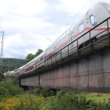 IC_Doppelstockwagen_BR_147_Tuttlingen_Bahnhof_Donau_Eisenbahnbrucke_2025_Sep-1