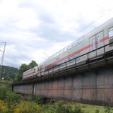 IC_Doppelstockwagen_BR_147_Tuttlingen_Bahnhof_Donau_Eisenbahnbrucke_2025_Sep-2