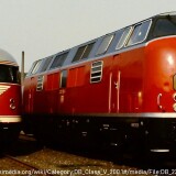 BR_220_BR221_V_200_purpurrot_ohne_V_VT_08.5-DB_Adler_1280Pix-2