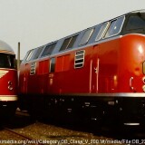 BR_220_BR221_V_200_purpurrot_ohne_V_VT_08.5-DB_Adler_1280Pix-3