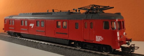 RBE_4-4_rot_Posttriebwagen_Gepacktriebwagen_SBB_BLS_Dikran1960_Dikran-6.jpg