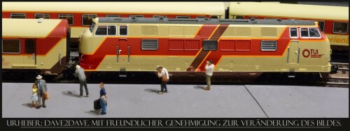 TUI_BR_220_ozeanblau_Touristik-Zug_Ferien_Express_Pop_Art_DBbeigerotorangegelbbraun-2.jpg