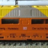 BR_220_V_200_Regionalbahn_Schleswig-Holstein_Produktfarben_orange_gelb_roeby_Robert