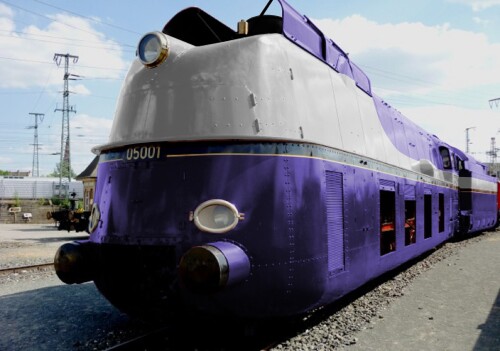 BR_05_Stromliniendampflok_Rheingold_Zug_violett_Fd_Zug-2.jpg