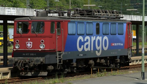DR_211_E_11_BR_109_SBB_Cargo_rot_Blau_bahngarfield_Christian.jpg