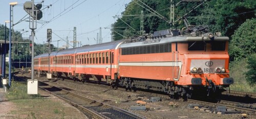 SNCB-Reihe_18_C1_Eurofima_belgische_Staatsbahn_SNCF_CC_40100_SNCB_blau_bahngarfield_Christian.jpg