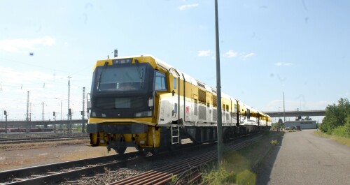 BR_952_Produktfarben_DB_Systemtechnik_Vossloh_Schienenschleifzug_Schleif_VTM_Perfomrmance_Maschen_Gbf_Guterbahnhof_2024_Mai---Kopie-2.jpg