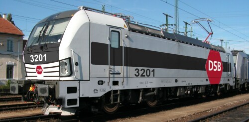 DSB_BR_103_Vectron_weis_rot_bahngarfield_Christian.jpg