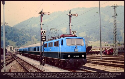 BR_111_IC_Karwendel_Express_E_44_04_Garmisch-Partenkirchen_Bahnhof_bayrisches_Flugelsignal_Landerbahn_Epoche_1_1983-1.jpg