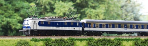 E_18_BR_118_DB_DRG_Pop_Art_Lackierung_Epoche_3_4_blau_S-Bahn_Munchen_ET_420-1.jpg
