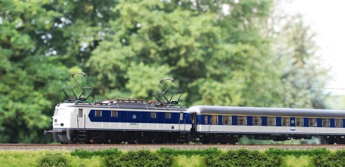 E_18_BR_118_DB_DRG_Pop_Art_Lackierung_Epoche_3_4_blau_S-Bahn_Munchen_ET_420-4.jpg