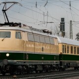 E_03_BR_103_TEE_Parsifal_Einholmstromabnehmer_blauer_Enzian_Rheinpfeil_Rheingold_F_21_Helvetica_chromoxydgrun-3