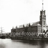 1875-erbaut-Kaiserspeicher-mit-Uhrturm-Lagerschuppen-am-Kaiserkai-des-Sandtorhafens