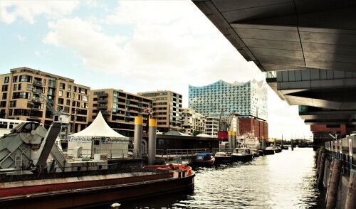 Hamburg_Hamburger-Hafen_202207_Speicherstad-3.jpg