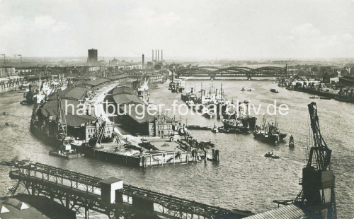 Hamburg_Hamburger_Speicherstadt_Hafen_bahn_1890_Sandtor-2.png