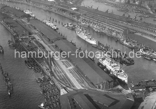 1930_Hamburger_HAfen_Hafenbahn_Baakenhafen_Norderelbe_Kirchenpauerkai.jpg