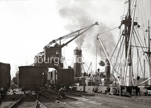 1930_Hamburger_HAfen_Hafenbahn_Holthusenkais_Norderelbe_Portalkran_Schiff.jpg