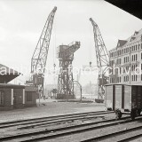 1930_Hamburger_HAfen_Hafenbahn_Portalkran_Guterwagen