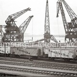 1949_Hamburger_HAfen_Hafenbahn_Guterwagen_Fisch_Bremserhaus_Portalkran