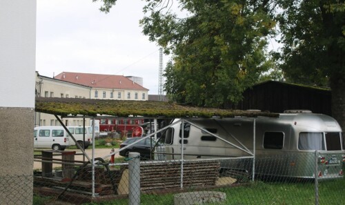 Airstreamer_Wohnwagen_poliertes_Alu_BW_Nordlingen_bayrisches_Eisenbahnmuseum-1.jpg