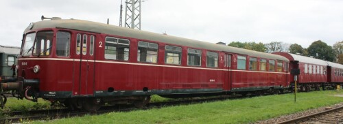ETA_515_purpurrot_Umbauwagen_dreiachser_Nordlingen_BW_bayrisches_Eisenbahnmuseum-1.jpg
