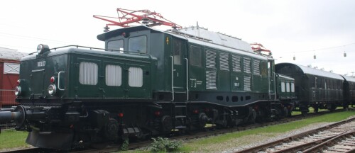 BR_194_OBB_1020_E_94_Nordlingen_BW_bayrisches_Eisenbahnmuseum_grun-0.jpg
