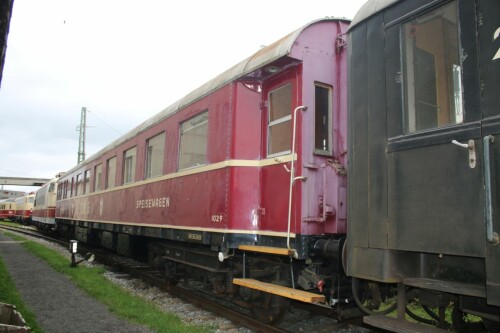 BR_194_Speisewagen_Nordlingen_BW_bayrisches_Eisenbahnmuseum-0.jpg