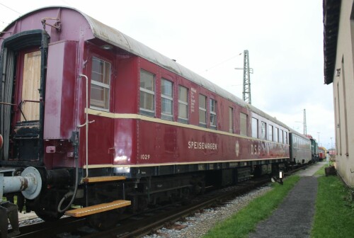 BR_194_Speisewagen_Nordlingen_BW_bayrisches_Eisenbahnmuseum-1.jpg