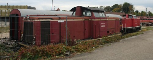 BR_212_V_100_Mitropa_Speisewagen_rot_Nordlingen_Bahnhof_BB_Bayernbahn-5.jpg