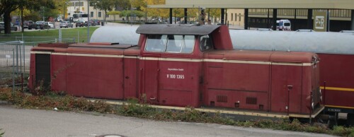 BR_212_V_100_Mitropa_Speisewagen_rot_Nordlingen_Bahnhof_BB_Bayernbahn-6.jpg