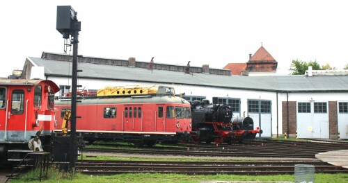 Turmtriebwagen_rot_Kof_3_BR_64_305_Lokschuppen_Nordlingen_BW_bayrisches_Eisenbahnmuseum.jpg