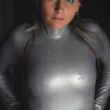 Nippelpiercing-Latexmodel-annarosenmuller