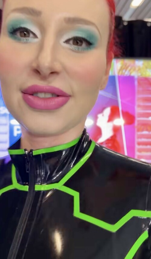 Annarosenmuller-black-Green-Latex502353285080688e885f50a6d0e9a77a.jpg
