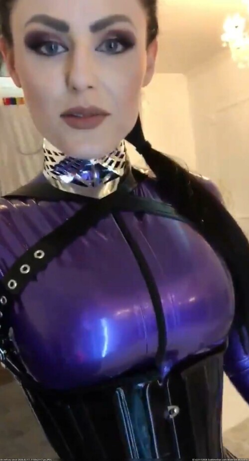Bizarrlady-purplelatex-black-shiny-gummi-sexy-latex-smell-oh-janine-sarmiento-wellnhammer-gummismellfetish-sexy-make-upe88949667529b64d.jpg
