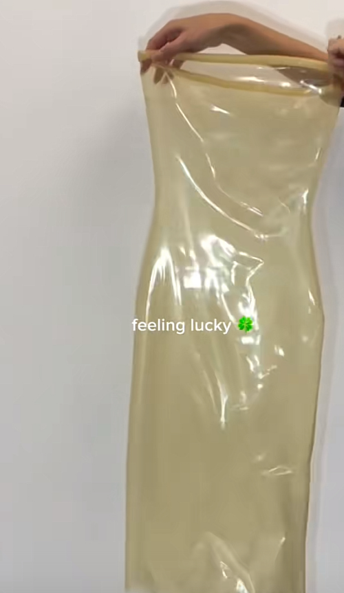 Latex-kondomkleid-Bizarrlady-annarosenmuller-transparent-Gummifetisch-Sex-nutte-Nurnberg-Jauerstrase-22.png
