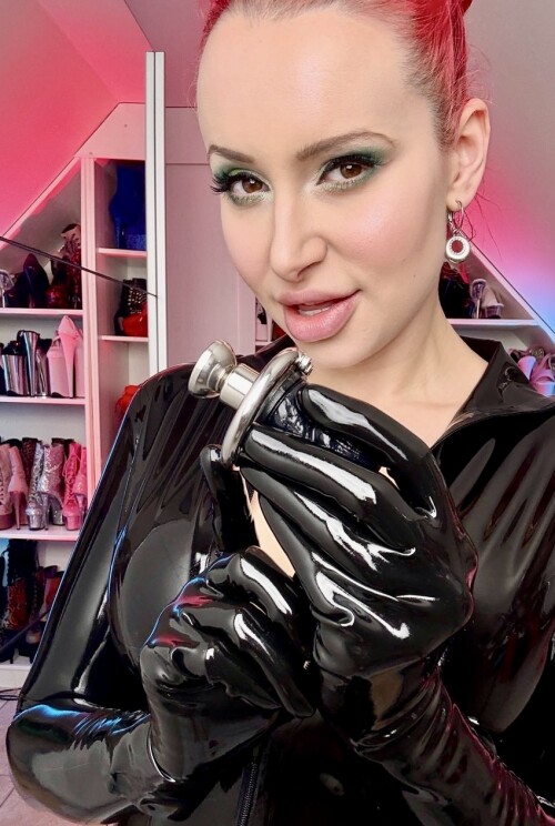 Latexannarosenmueller.jpg
