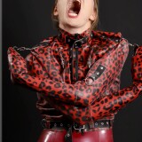 Latexfetischistin-Anna-Jennifer-Rosenmuller-red-latexcatsuit--Latex-straightjacket-selfbondage-gone-wrong-3